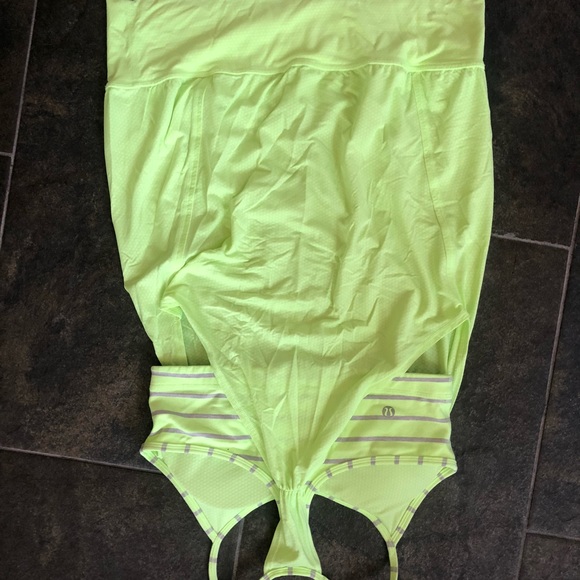 Lulu lemon tank top - Picture 2 of 4